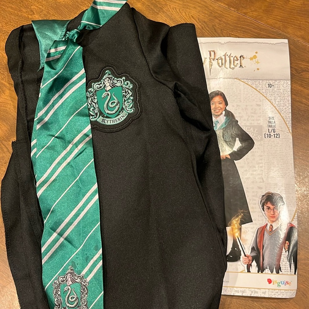 Harry Potter Slytherine costume. Robe and tie.